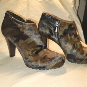 Aquatalia By Marvin K. Short Boots Camo Fur Italy 8.5